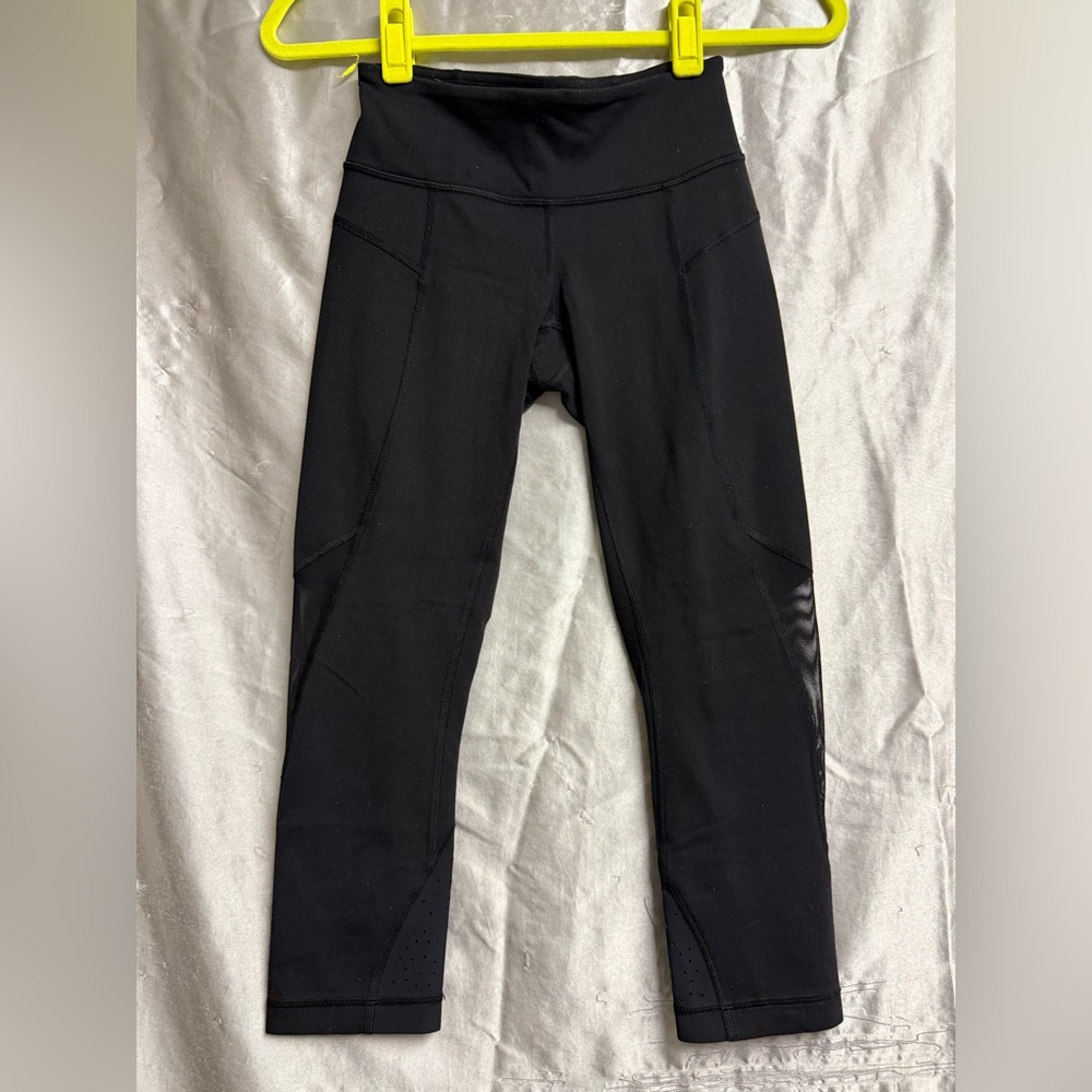 Black lululemon capri fitting leggings!